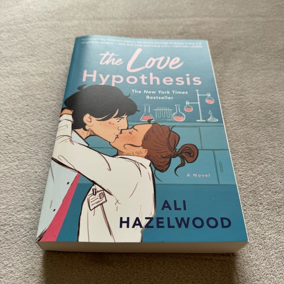 The Love Hypothesis by Ali Hazelwood - Picture 4 of 5